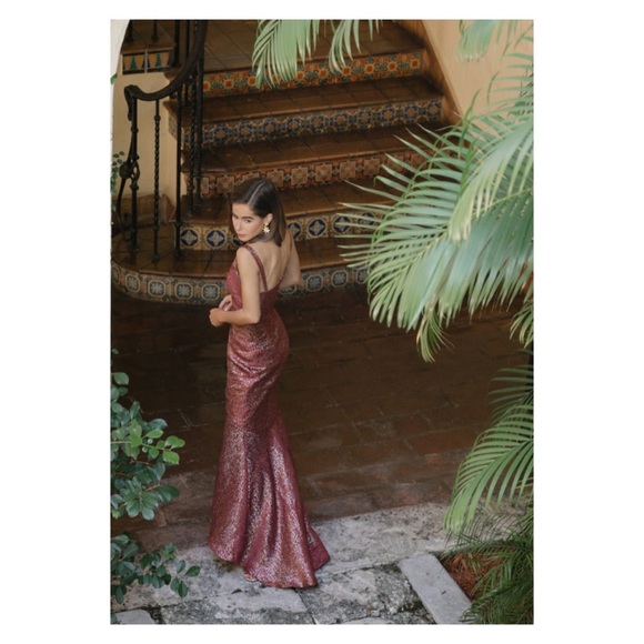 MONIQUE LHUILLIER Burgundy Metallic Hi Low Gown Size 6 Monique Lhuillier - Picture 5 of 9